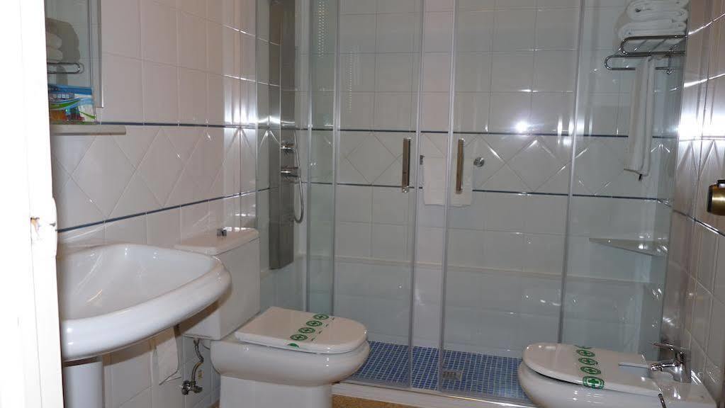 Hotel Ribes Roges Виланова-и-ла-Желтру Экстерьер фото