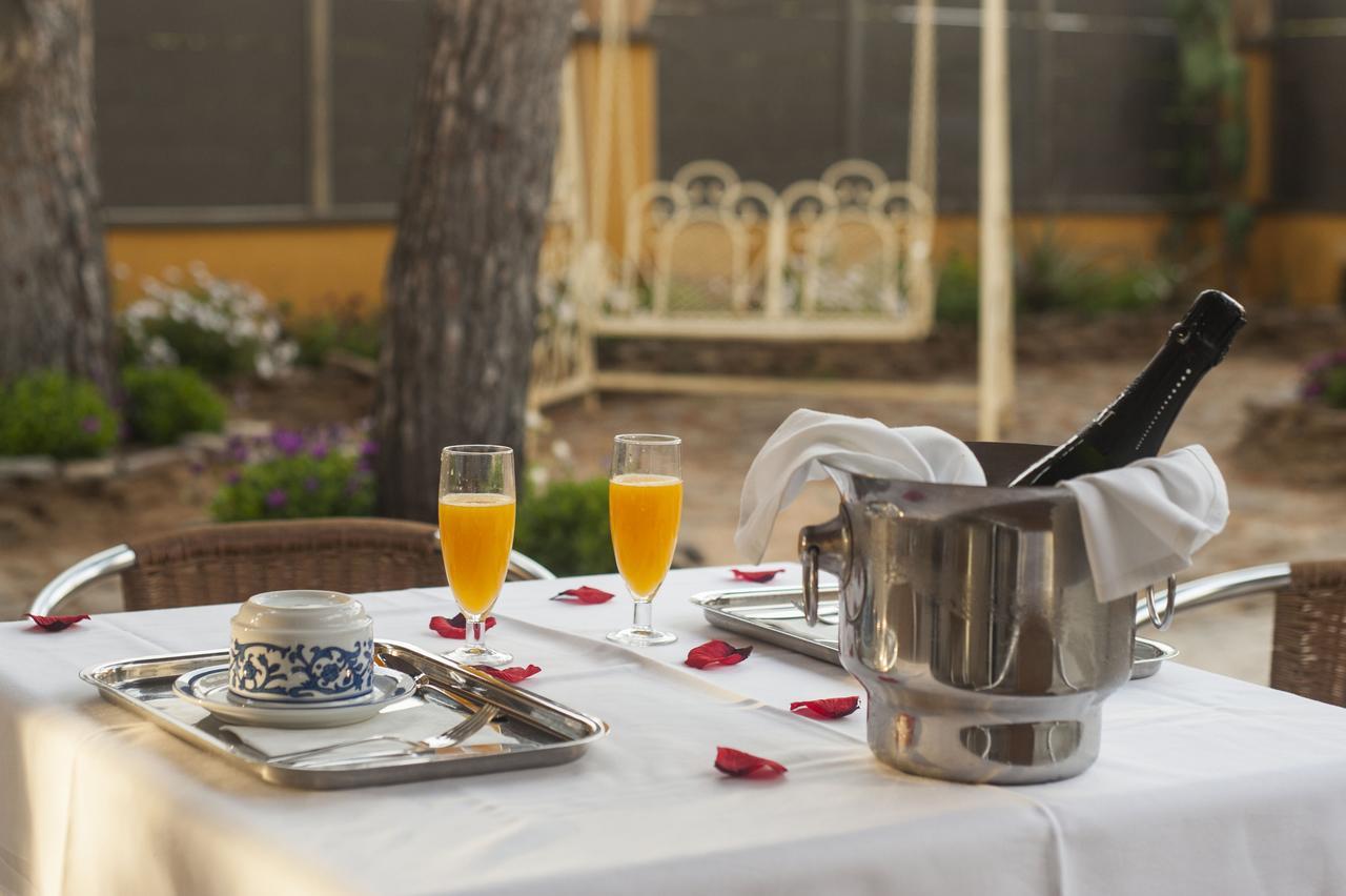 Hotel Ribes Roges Виланова-и-ла-Желтру Экстерьер фото